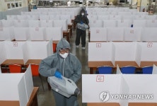 학생 맞을 준비한 고등학교 급식실