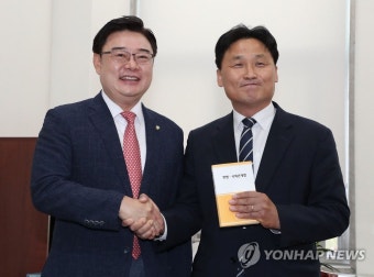 국민의힘 박수 친 을지연습 중단 요구에 논란