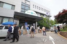 검체 채취 기다리는 시민들