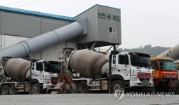 부산·경남 레미콘 노사 파업 후 첫 협상…부산시 중재