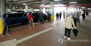 부천 주차장 선별진료소에 몰린 검사자들