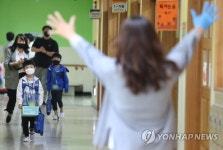 학교 다녀오겠습니다…2차 등교개학 첫날 반갑지만 걱정돼