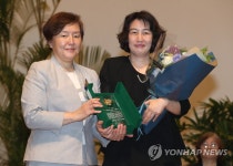 자랑스러운 이화인 상 받은 최영아 서울시립서북병원 내과전문의