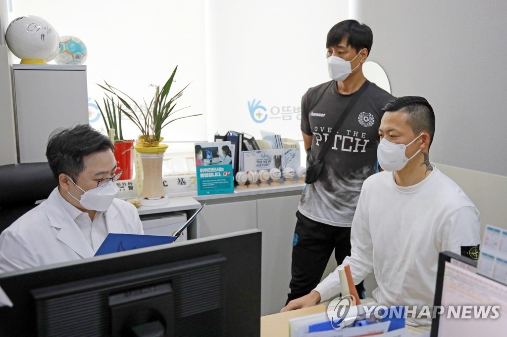 서울 이랜드FC, 골문 강화 위한 197cm 골키퍼 구성윤 영입