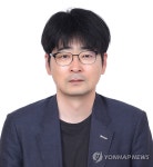 청와대 의전비서관에 탁현민 대통령 행사기획 자문위원