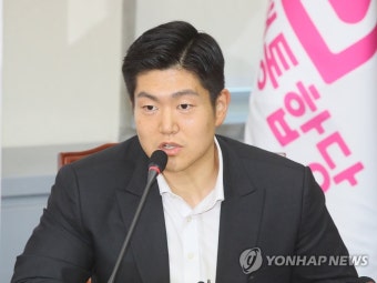 발언하는 김재섭 통합당 비대위원
