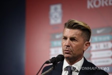 콜린 벨 감독 기자 간담회