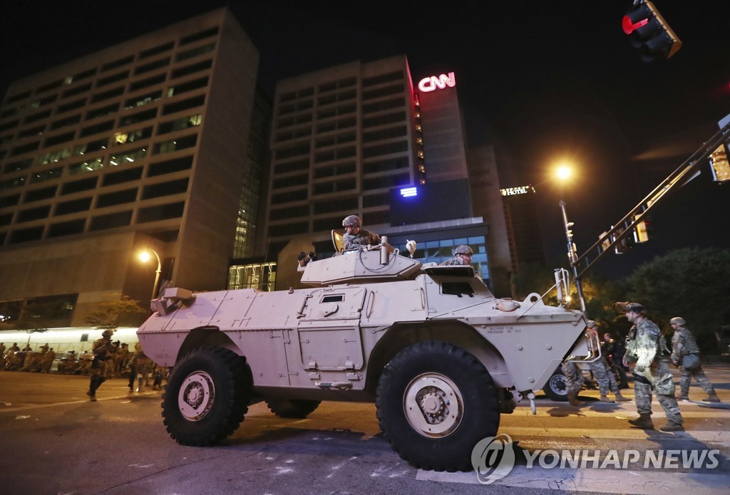 미국 트럼프 대통령, 워싱턴 DC 치안 강화를 위해 군사력 투입 계획 발표로 논란 (80자)