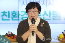 감사 인사 전하는 김연순 사무총장
