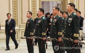 삼정검 수치 수여식 입장하는 문 대통령