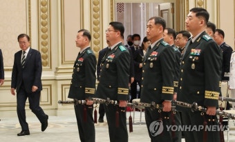 삼정검 수치 수여식 입장하는 문 대통령