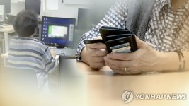 40·50대 스마트폰 보유율 98%…쇼핑·간편결제 이용 급증