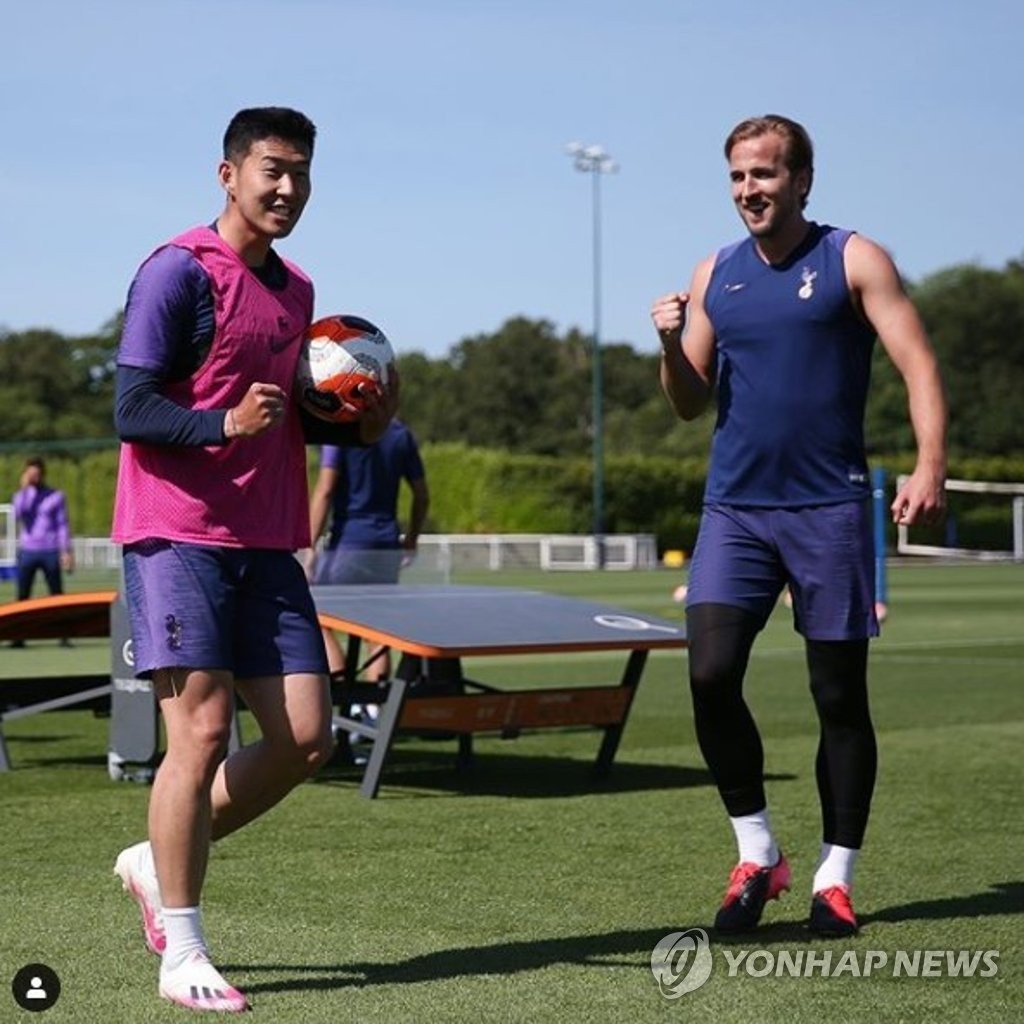 손흥민, 토트넘 훈련 복귀...프랭크 감독과의 만남으로 운명 결정?