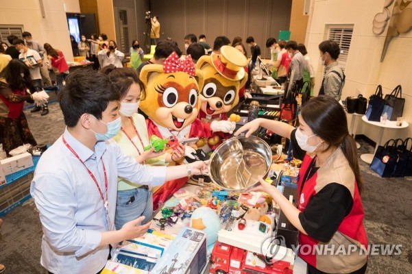 롯데월드 어드벤처, 세계 환경의 날 맞이 사내 플리마켓 개최 | 포토뉴스