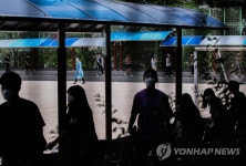 불안 속에 코로나19 전수검사