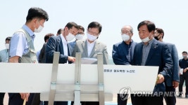 철원 접경지 방문한 서호 차관