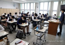 부산 중·고교 등교수업 후 첫 시험…학생들 긴장