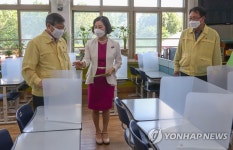 박백범 차관, 경인초등학교 방역현장 방문