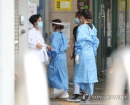 [속보] 수도권 방역강화조치 무기한 연장…확진자 한자리수로 줄때까지