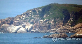 연평도에서 바라본 북측 석도