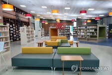 현대식 시설의 정산중학교 도서관