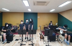 1인 1악기 예술교육을 받는 정산중학교 학생들