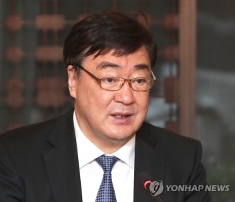 발언하는 싱하이밍 중국대사