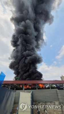 화재 연기로 가득한 하늘 | 포토뉴스