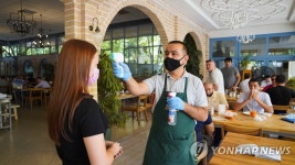 외국관광객 코로나 걸리면 보상금 줘요…우즈벡, 3천달러 약속