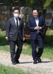 얘기 나누는 주호영 원내대표와 성일종 의원