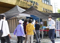 서울 구로 온수교회 목사 확진…교회앞 임시선별진료소 설치
