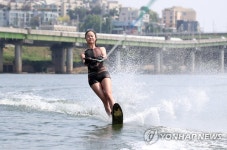 더위 잊게 하는 짜릿한 수상스키