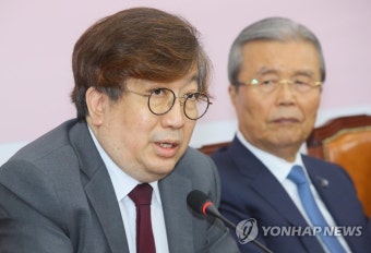 통합당 21대총선 백서제작 발언하는 신율