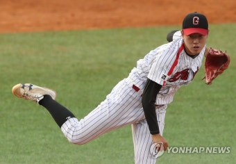 역투하는 김해고  김유성