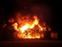 가평 주택 화재로 가족 3명 숨져…흉기 든 막내 집 근처서 발견(종합)