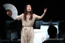 파격 1인극으로 돌아온 이자람 판소리 이방인의 노래