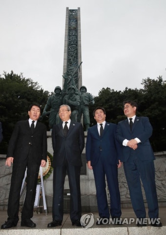 인천상륙작전기념관 방문한 김종인