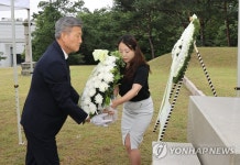 백범 김구 묘소 찾은 박삼득 보훈처장