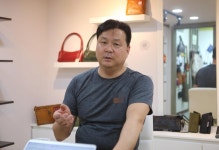 [#나눔동행] 다리 잃은 아이들을 보고는… 캄보디아 신발천사 한택주
