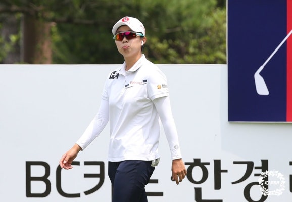 코스 바라보는 김효주 | 포토뉴스