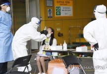 코로나19 검사하는 난우초 학생들