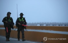 해안도로 따라 경계 근무