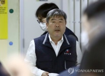 중앙집행위 참석하는 김동명 한국노총 위원장