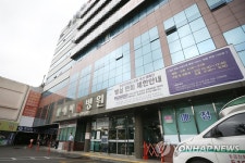 입원 환자 확진 긴장감 흐르는 병원