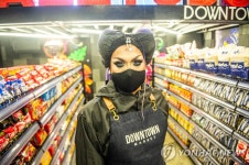 코로나 시대의 생존법…페루 최대 게이클럽, 슈퍼마켓으로 변신