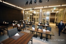 예식장 식당도 한 방향 보기