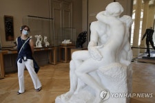 프랑스 코로나19 2차확산 와도 전국 봉쇄는 안해