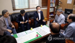 전주 남부시장 찾은 김부겸 전 의원