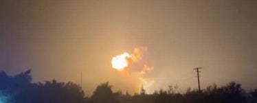 한밤중 버섯구름 불기둥…알고보니 중국 폭죽공장 폭발