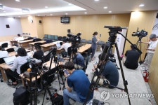 분주한 서울시청 브리핑실